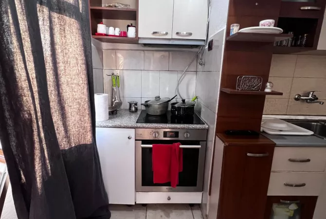 Shtepi ne shitje Apartament ne Tirane, 1+1, Mobilimi E mobiluar, Pagesa 85,000  Euro.