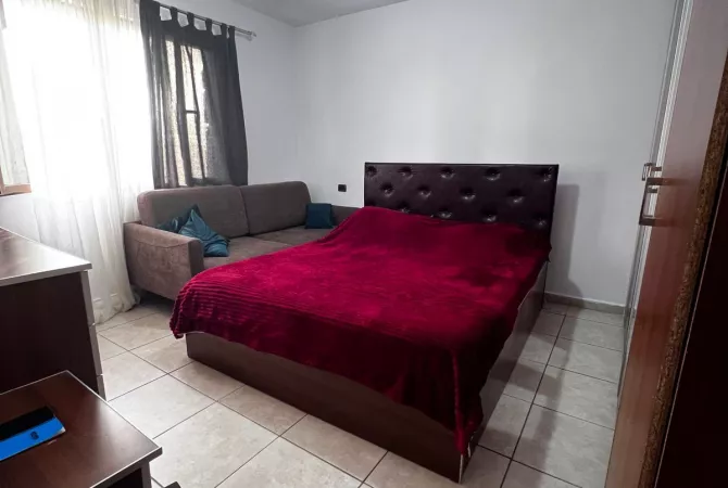 Shtepi ne shitje Apartament ne Tirane, 1+1, Mobilimi E mobiluar, Pagesa 85,000  Euro.