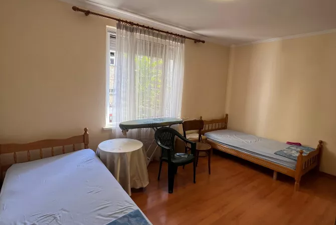 Shtepi ne shitje Apartament ne Tirane, 2+1, Mobilimi E mobiluar, Pagesa 130,002  Euro.