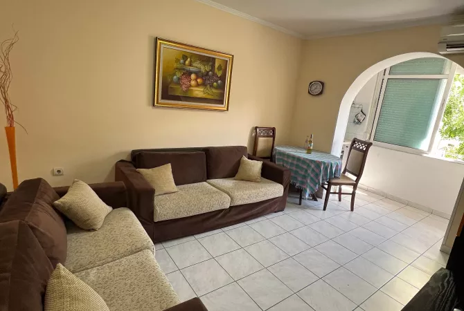 Shitet apartament 2+1+ballkon, Oxhaku, Kryqezim, Tirane 