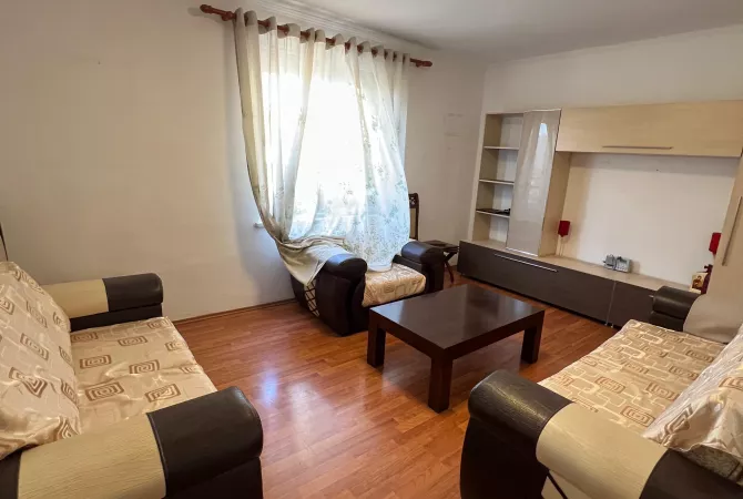Shtepi ne shitje Apartament ne Tirane, 2+1, Mobilimi E mobiluar, Pagesa 130,002  Euro.