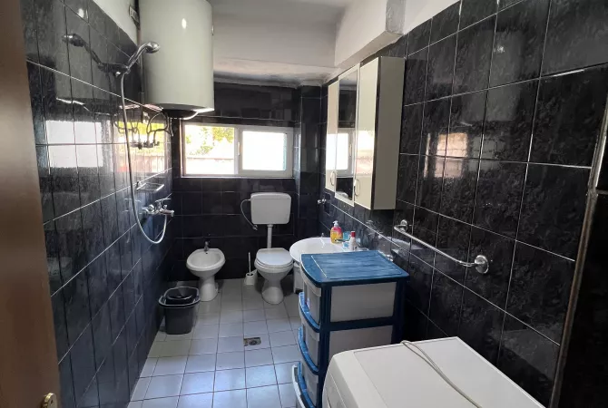 Shtepi ne shitje Apartament ne Tirane, 2+1, Mobilimi E mobiluar, Pagesa 130,002  Euro.