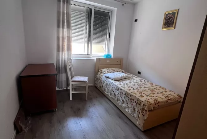 Shtepi ne shitje Apartament ne Tirane, 2+1, Mobilimi E mobiluar, Pagesa 140,007  Euro.