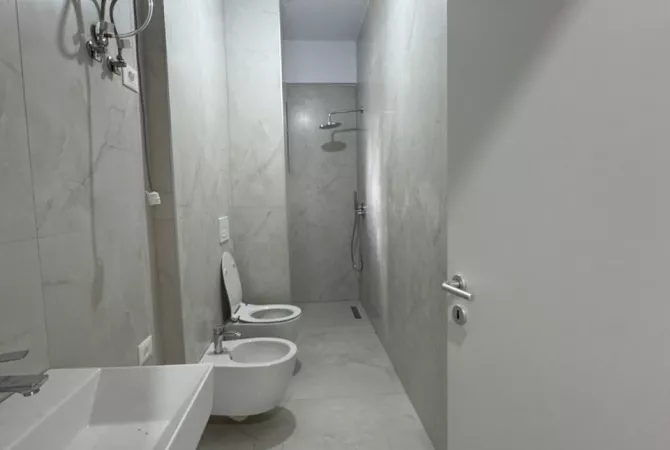 Shtepi ne shitje Apartament ne Tirane, 1+1, Mobilimi Bosh, pa mobiluar, Pagesa 83,501  Euro.