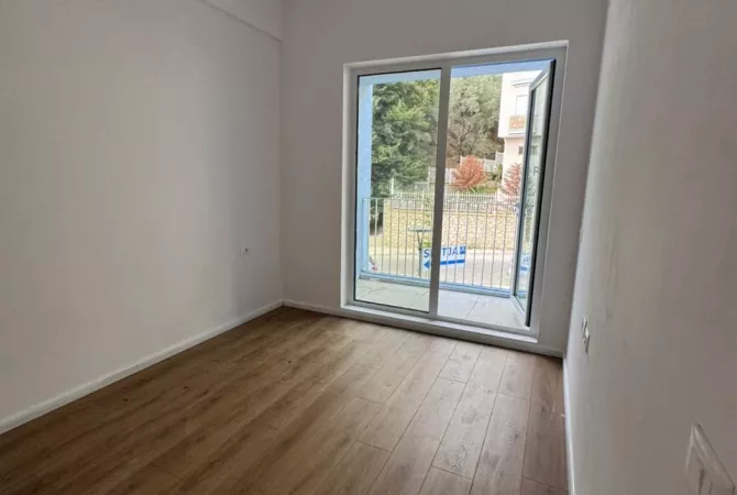 Shtepi ne shitje Apartament ne Tirane, 1+1, Mobilimi Bosh, pa mobiluar, Pagesa 83,501  Euro.