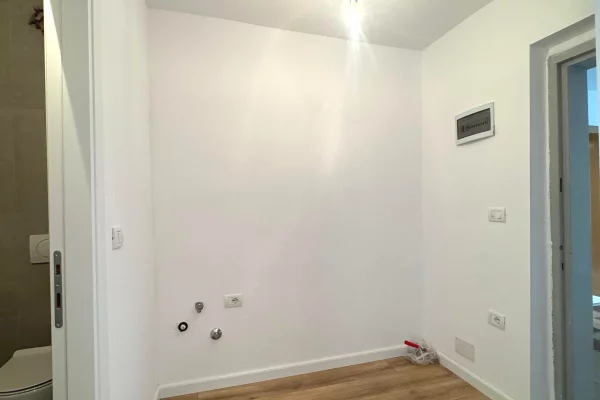 Shtepi ne shitje Apartament ne Tirane, 1+1, Mobilimi Bosh, pa mobiluar, Pagesa 98,000  Euro.