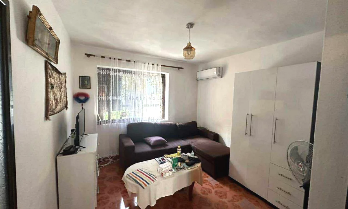 Shtepi ne shitje Apartament ne Tirane, Garsoniere, Mobilimi E mobiluar, Pagesa 53,008  Euro.