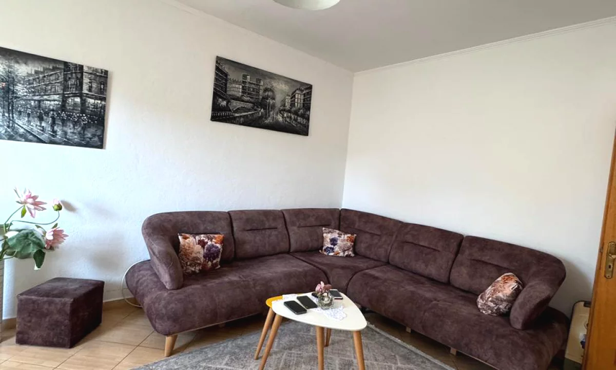 Shtepi ne shitje Apartament ne Tirane, 2+1, Mobilimi Bosh, pa mobiluar, Pagesa 117,000  Euro.