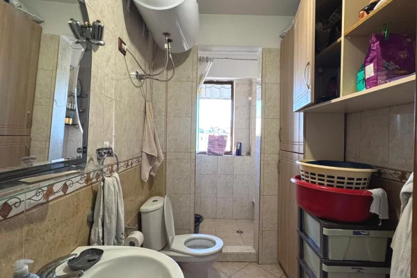 Shtepi ne shitje Apartament ne Tirane, 2+1, Mobilimi Bosh, pa mobiluar, Pagesa 117,000  Euro.