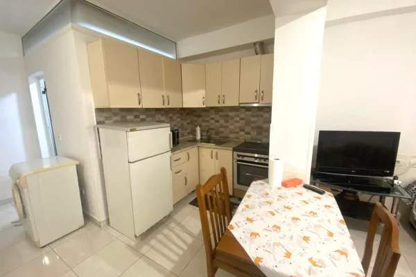 Shtepi ne shitje Apartament ne Tirane, Garsoniere, Mobilimi E mobiluar, Pagesa 91,200  Euro.