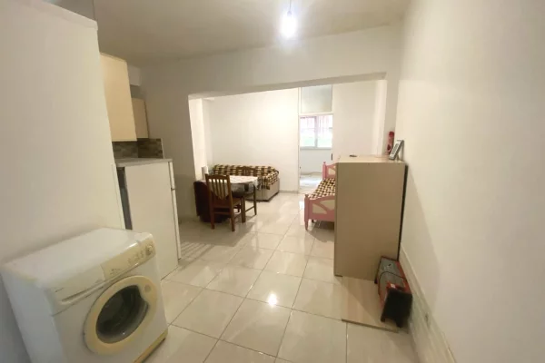 Shtepi ne shitje Apartament ne Tirane, Garsoniere, Mobilimi E mobiluar, Pagesa 91,200  Euro.