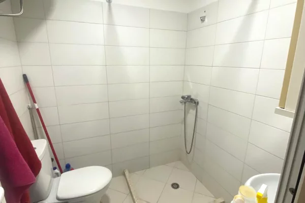 Shtepi ne shitje Apartament ne Tirane, Garsoniere, Mobilimi E mobiluar, Pagesa 91,200  Euro.