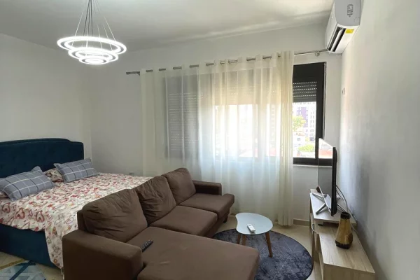 Shtepi ne shitje Apartament ne Tirane, Garsoniere, Mobilimi E mobiluar, Pagesa 64,000  Euro.