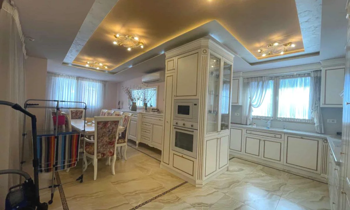 Shtepi ne shitje Apartament ne Tirane, 4+1, Mobilimi E mobiluar, Pagesa 432,000  Euro.