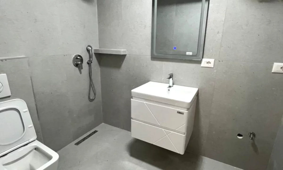 Shtepi ne shitje Apartament ne Tirane, 2+1, Mobilimi Bosh, pa mobiluar, Pagesa 118,003  Euro.