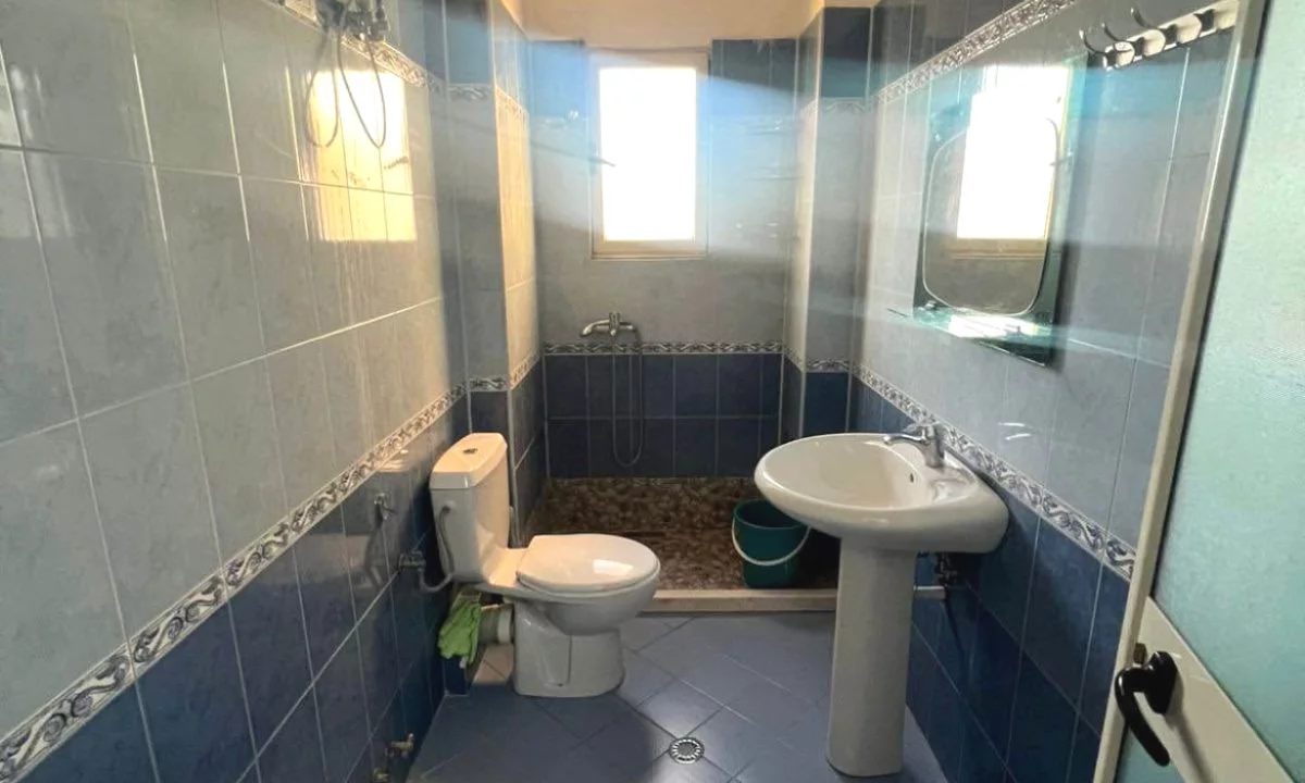 Shtepi ne shitje Apartament ne Tirane, 1+1, Mobilimi E mobiluar, Pagesa 75,001  Euro.