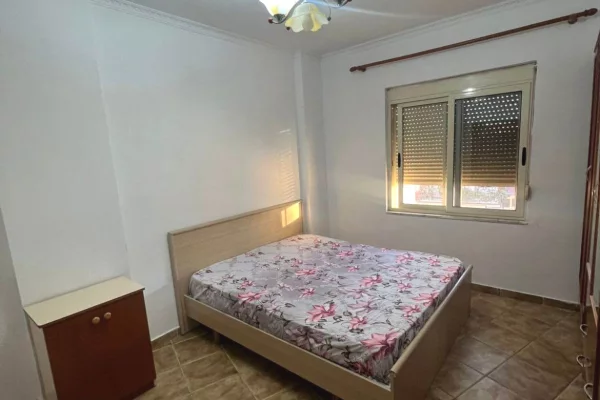 Shtepi ne shitje Apartament ne Tirane, 1+1, Mobilimi E mobiluar, Pagesa 75,001  Euro.