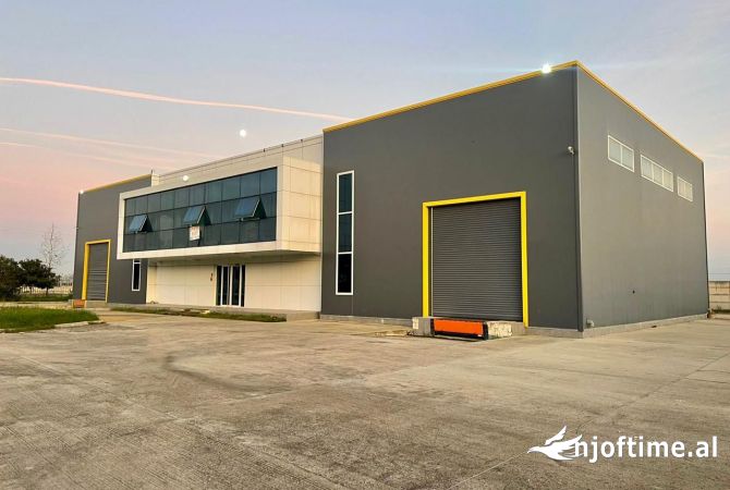 Ambiente Commerciale in Affitto 4+1 a Fier - 3,000 Euro