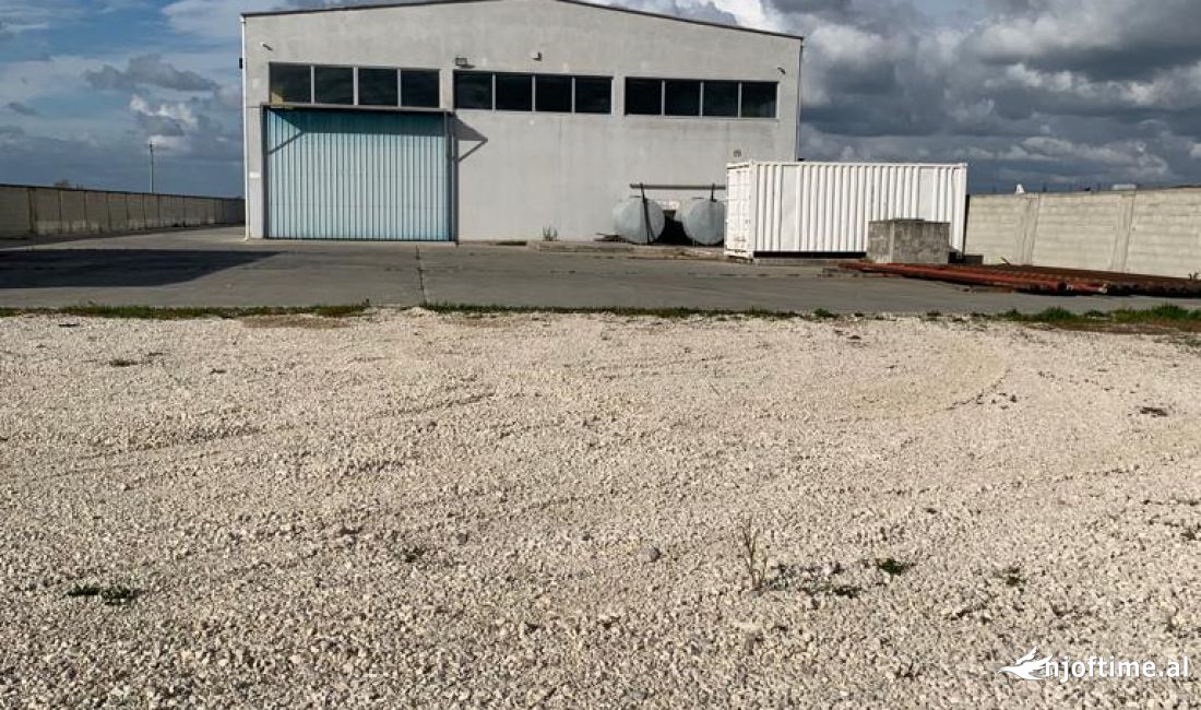 Kapanon 1200 m2 me qera (Fier)