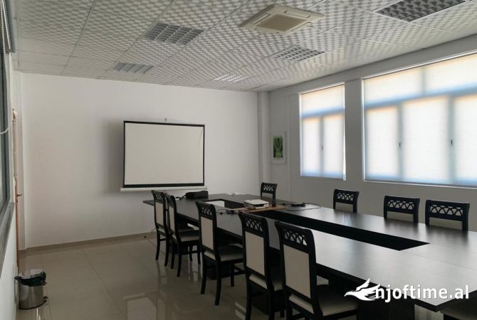 Kapanon 1200 m2 me qera (Fier)