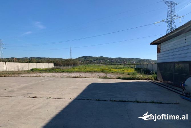 Kapanon 1200 m2 me qera (Fier)