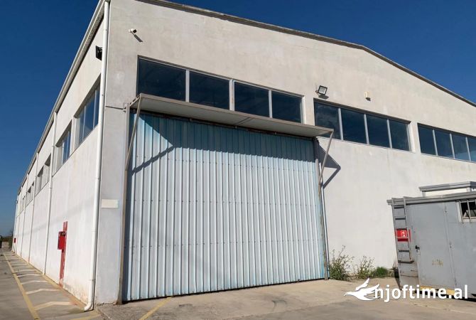 Ambiente Commerciale in Affitto 4+1 a Fier - 2,500 Euro