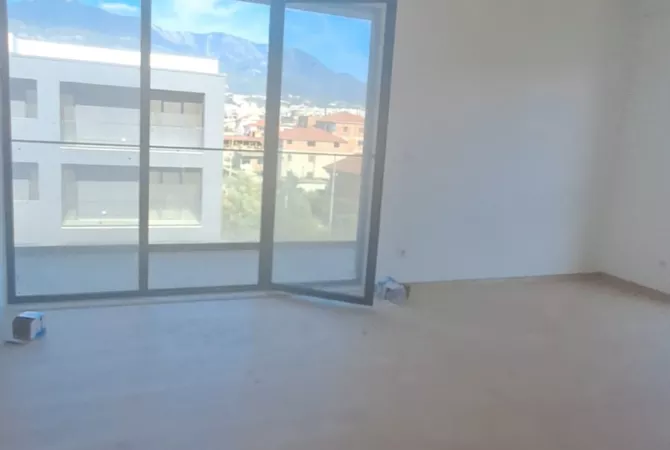 Shtepi me qera Apartament ne Tirane, 2+1, Mobilimi Bosh, pa mobiluar, Pagesa 400  Euro.