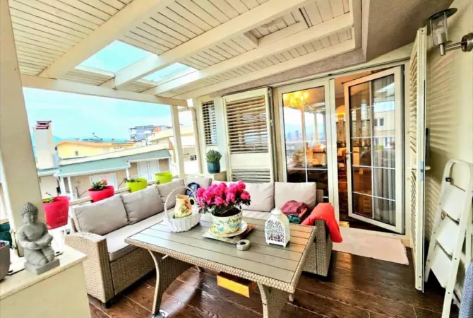 Shtepi ne shitje Penthose(kati i fundit panoramik) ne Tirane, 3+1, Mobilimi E mobiluar, Pagesa 320,000  Euro.