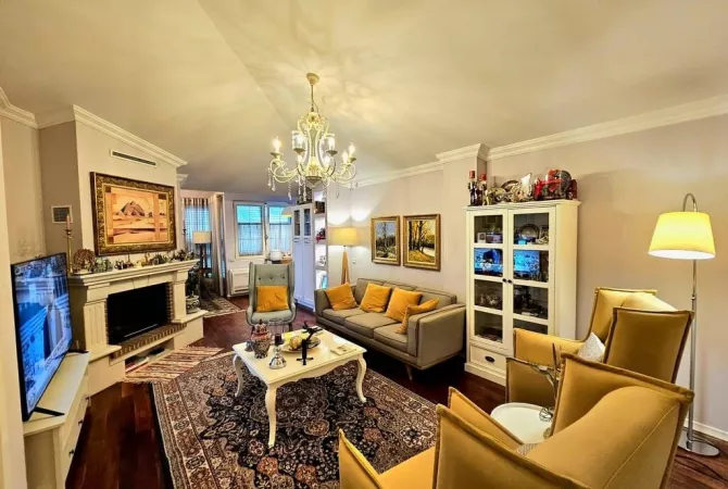 Shtepi ne shitje Penthose(kati i fundit panoramik) ne Tirane, 3+1, Mobilimi E mobiluar, Pagesa 320,000  Euro.