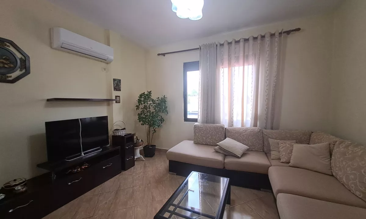 Shtepi me qera Shtepi Private ne Tirane, 2+1, Mobilimi E mobiluar, Pagesa 500  Euro.