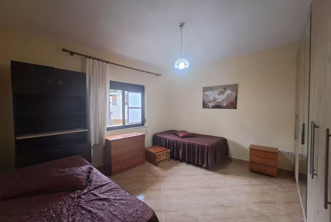 Shtepi me qera Shtepi Private ne Tirane, 2+1, Mobilimi E mobiluar, Pagesa 500  Euro.