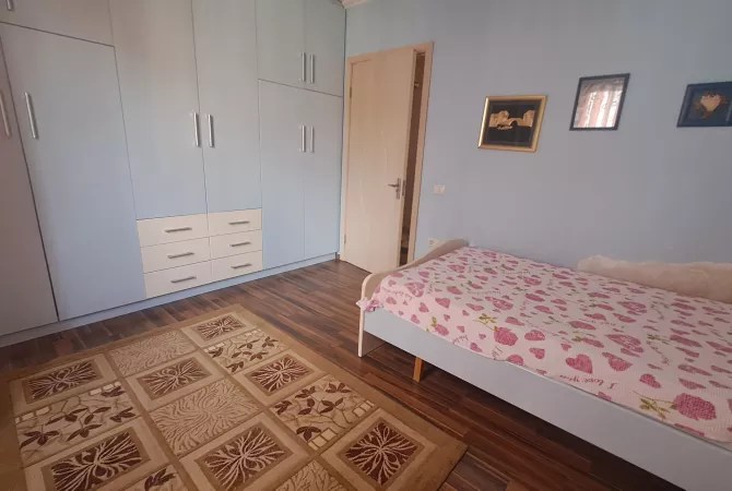 Shtepi ne shitje Apartament ne Tirane, 4+1, Mobilimi E mobiluar, Pagesa 210,000  Euro.