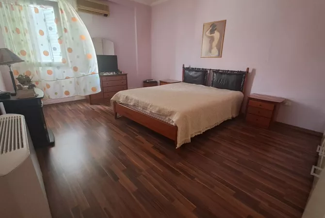 Shtepi ne shitje Apartament ne Tirane, 4+1, Mobilimi E mobiluar, Pagesa 210,000  Euro.