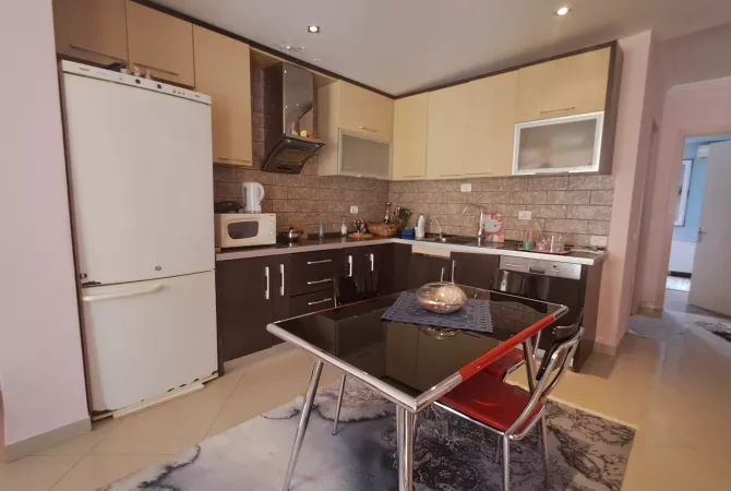 Shtepi ne shitje Apartament ne Tirane, 4+1, Mobilimi E mobiluar, Pagesa 210,000  Euro.