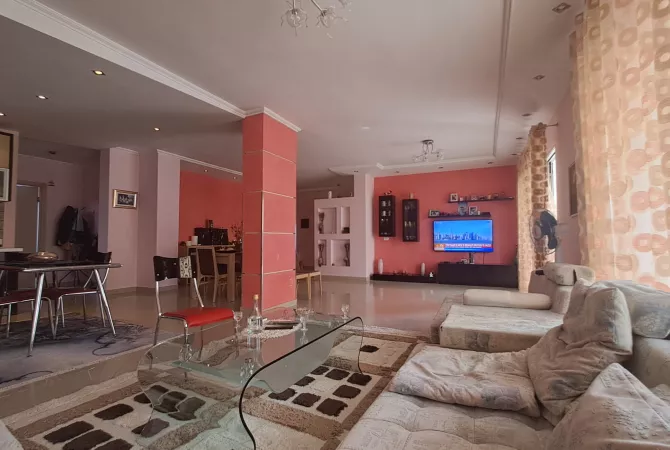 Shtepi ne shitje Apartament ne Tirane, 4+1, Mobilimi E mobiluar, Pagesa 210,000  Euro.