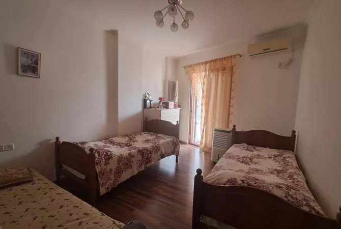 Shtepi ne shitje Apartament ne Tirane, 4+1, Mobilimi E mobiluar, Pagesa 210,000  Euro.