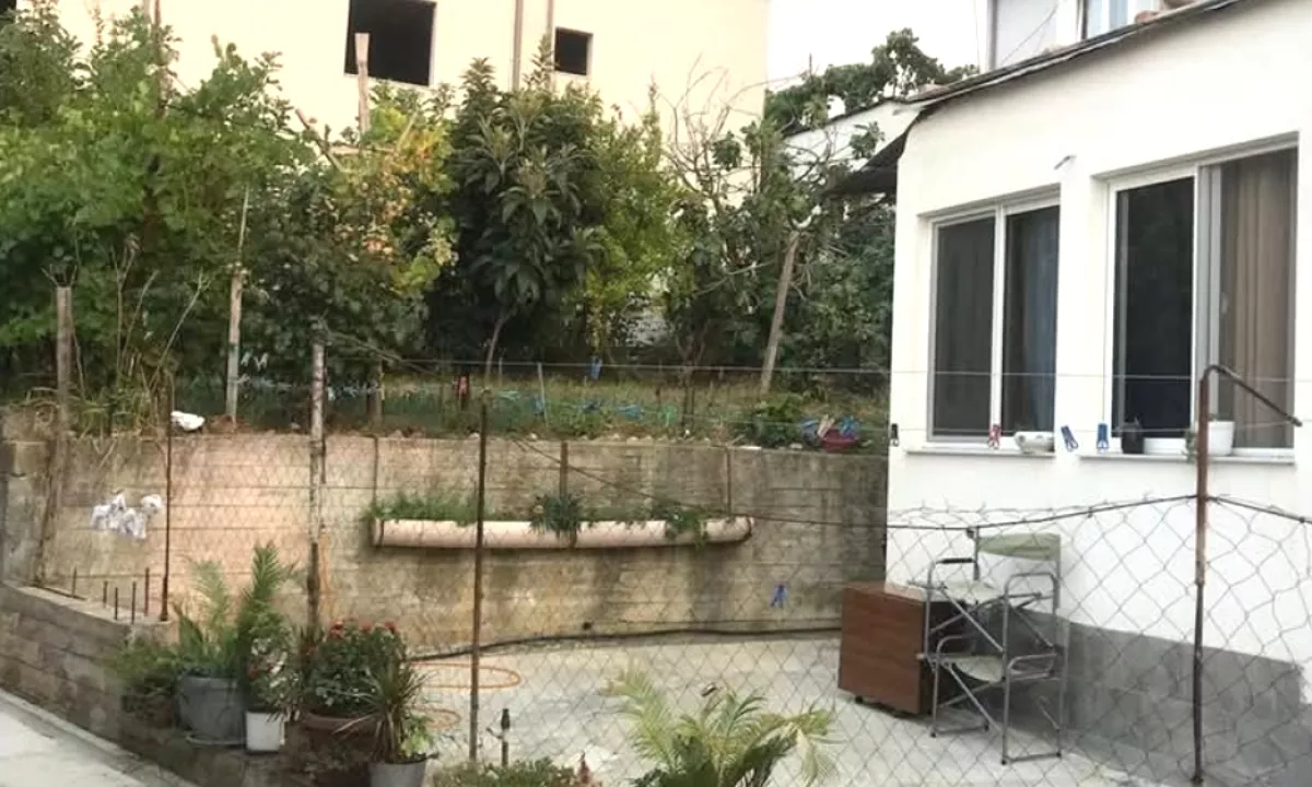 Shtepi ne shitje Shtepi Private ne Tirane, 3+1, Mobilimi E mobiluar, Pagesa 125,000  Euro.