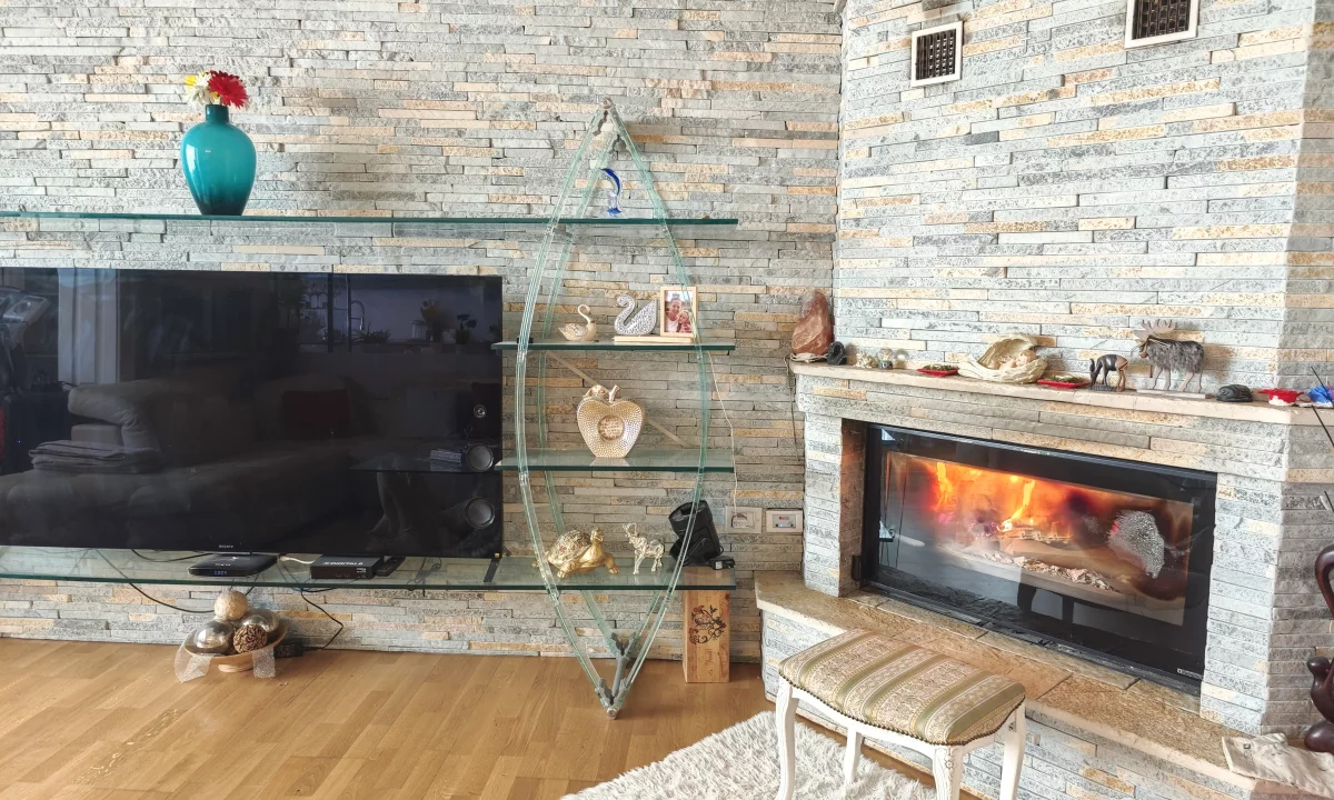 Shtepi ne shitje Apartament ne Tirane, 3+1, Mobilimi E mobiluar, Pagesa 300,000  Euro.