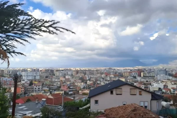 Shtepi ne shitje Apartament ne Tirane, 2+1, Mobilimi E mobiluar, Pagesa 270,000  Euro.