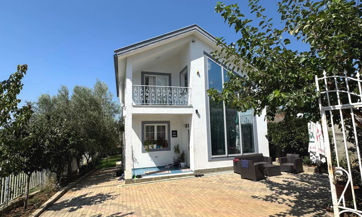 Shtepi ne shitje Shtepi Private ne Tirane, 4+1, Mobilimi E mobiluar, Pagesa 250,000  Euro.