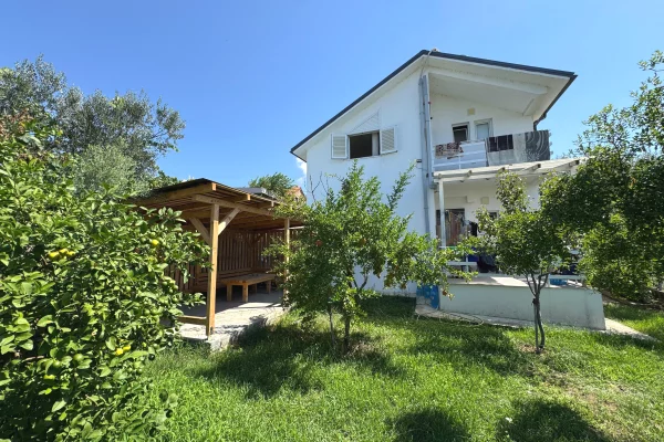 Shtepi ne shitje Shtepi Private ne Tirane, 4+1, Mobilimi E mobiluar, Pagesa 250,000  Euro.