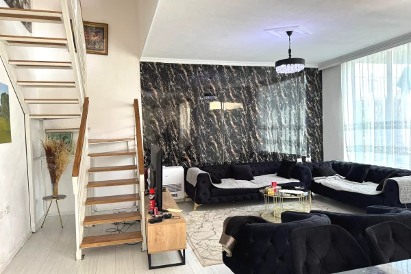 Shtepi ne shitje Shtepi Private ne Tirane, 4+1, Mobilimi E mobiluar, Pagesa 250,000  Euro.