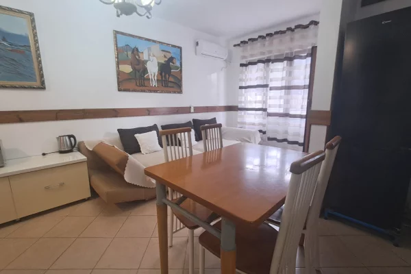 Shtepi me qera Apartament ne Durres, 2+1, Mobilimi E mobiluar, Pagesa 500  Euro.