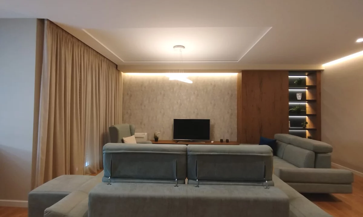 Shtepi ne shitje Apartament ne Tirane, 2+1, Mobilimi E mobiluar, Pagesa 280,000  Euro.