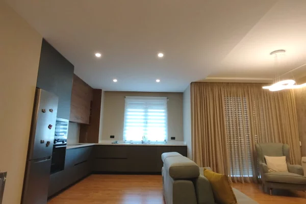 Shtepi ne shitje Apartament ne Tirane, 2+1, Mobilimi E mobiluar, Pagesa 280,000  Euro.