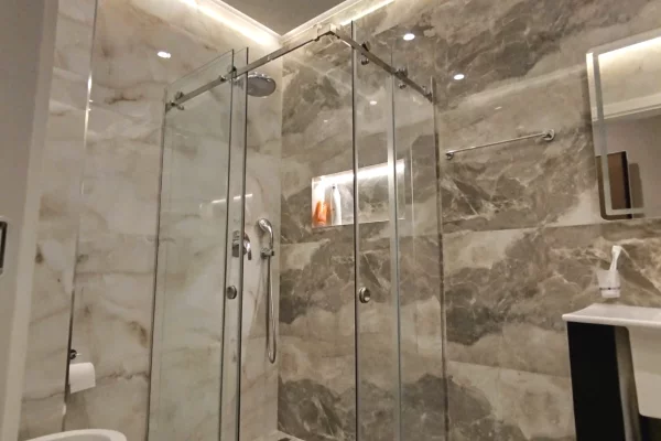 Shtepi ne shitje Apartament ne Tirane, 2+1, Mobilimi E mobiluar, Pagesa 280,000  Euro.