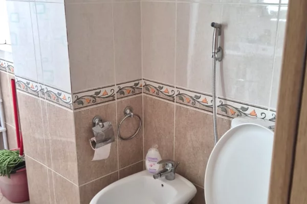 Shtepi me qera Apartament ne Durres, 1+1, Mobilimi E mobiluar, Pagesa 35,000  Leke.