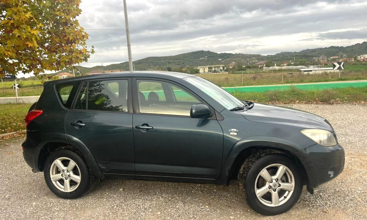 Auto in Vendita a Durazzo, Toyota, 2007 Diesel,Kambio Manual Pagamento 4,200  Euro.