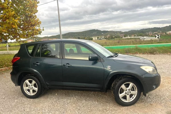 Auto in Vendita a Durazzo - 4,200 Euro