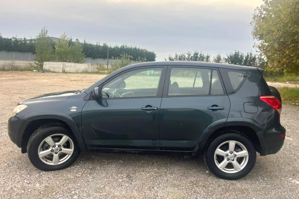 Auto in Vendita a Durazzo - 4,200 Euro